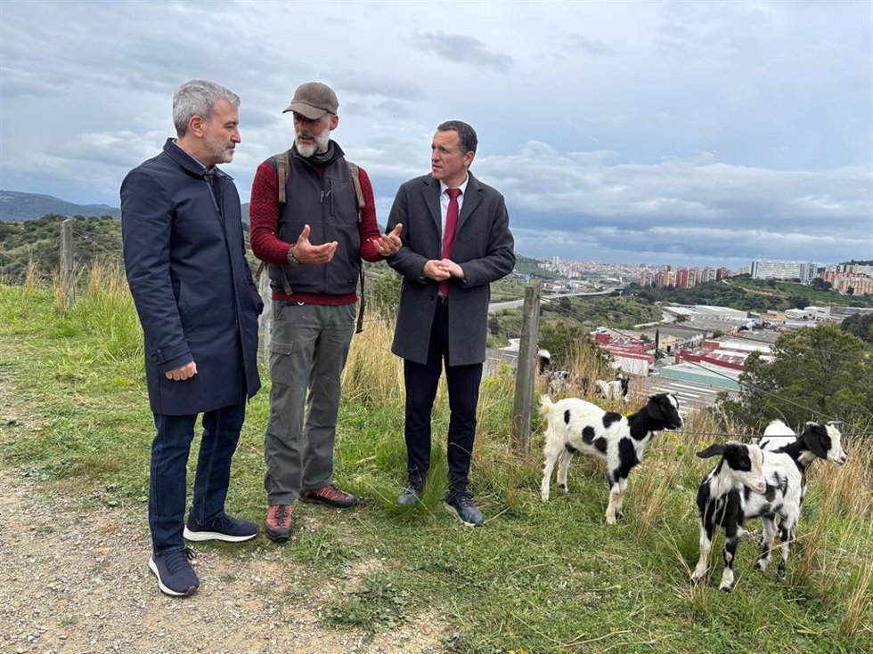 El alcalde de Barcelona y presidente del AMB, Jaume Collboni, y el conseller de Agricultura, Ganadería, Pesca y Alimentación, scar Ordeig, visitan el Parc Natural de Collserola