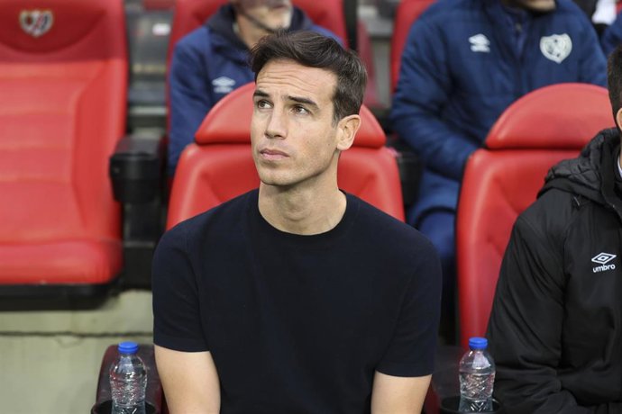 Iñigo Pérez durante un partido del Rayo Vallecano