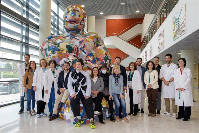 Inaguruación de la escultura 'La Madre' en el Hospital Son Espases.