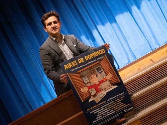 El director general de Cultura, Roberto Iturriga, presenta el ciclo 'Aires de domingo' en su octava edición