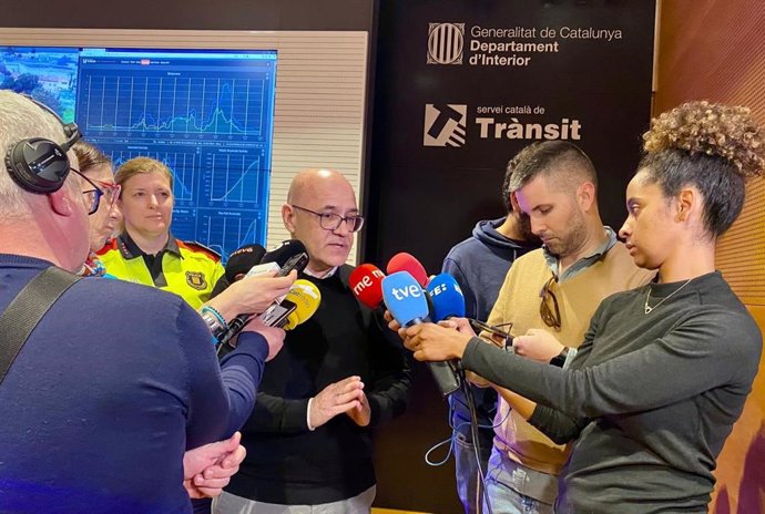 El director general del SCT, Ramon Lamiel, acompañado por la jefa de la Comisaría General de Movilidad de Mossos d'Esquadra, Mònica Luis