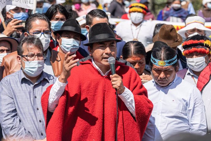 Archivo - Arquivo - 4 de outubro de 2021, Quito, Pichincha, Equador: O presidente da Confederação de Nacionalidades Indígenas do Equador, ou CONAIE, Leônidas Iza, fala à imprensa e aos apoiadores no Parque Arbolito, no centro de Quito, antes de marchar at