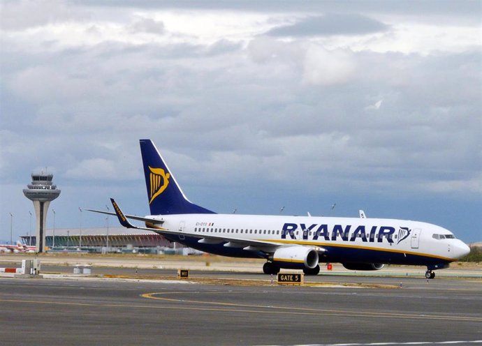 Archivo - Avión de Ryannair
