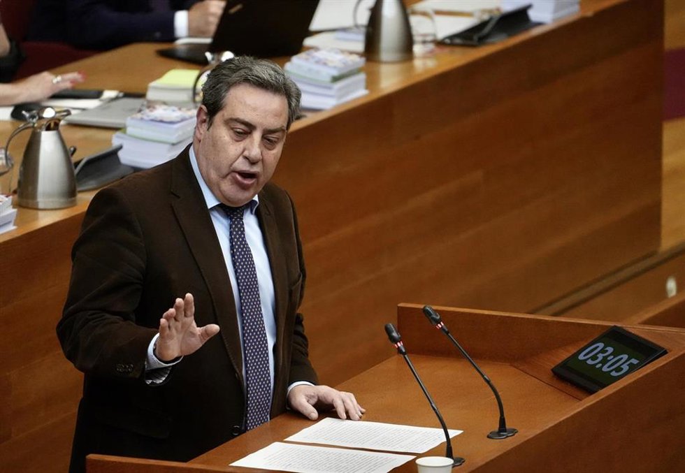 El síndic de Vox, José María Llanos, durante una sesión de control al president de la Generalitat