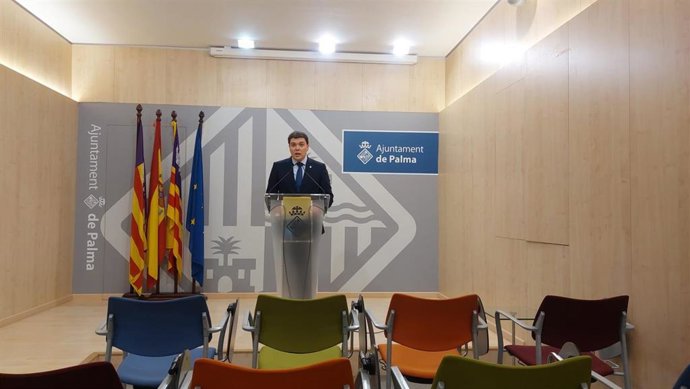 El portavoz adjunto del Ayuntamiento de Palma, Llorenç Bauzà, en rueda de prensa.