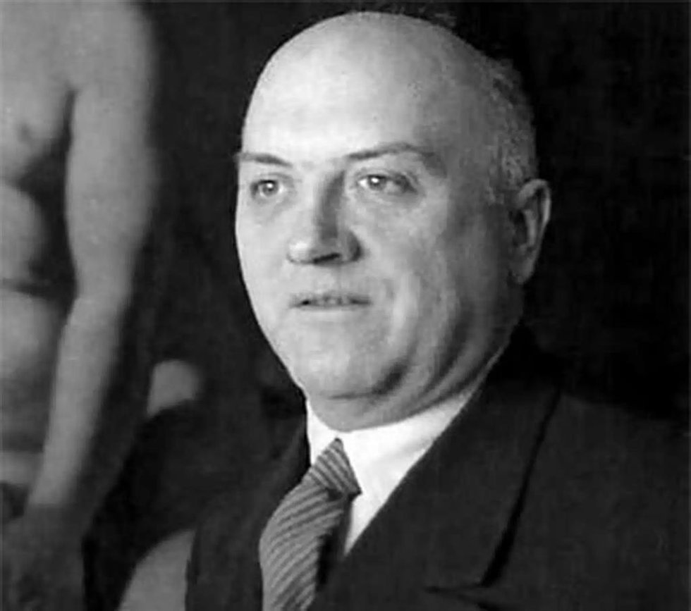 Adriano del Valle.