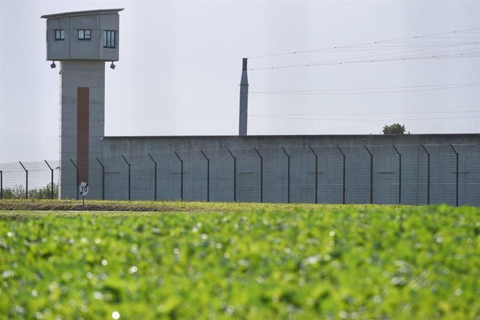 Archivo - Arquivo - 05 de outubro de 2021, França, Conde-Sur-Sarthe: Uma visão geral do centro penitenciário de Alencon, em Conde-sur-Sarthe, noroeste da França, onde um detento fez um guarda prisional refém. Foto: Jean-Francois Monier/AFP/dpa