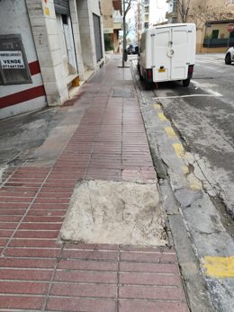 Una acera en mal estado en s'Arenal de Llucmajor.
