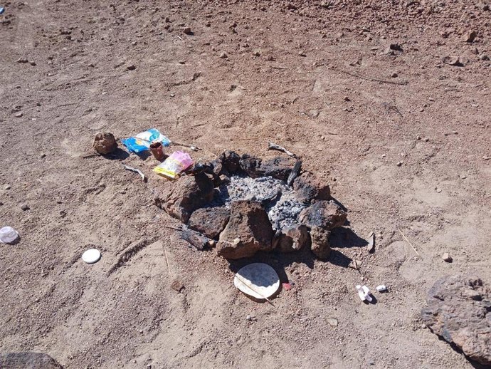 Hoguera realizada en el Parque Nacional del Teide
