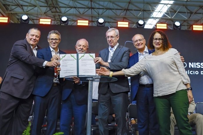 Economía.- Lula firma un decreto para avanzar en la sostenibilidad del sector automovilístico en Brasil