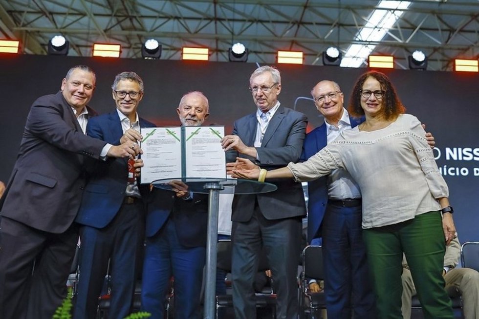 Economía.- Lula firma un decreto para avanzar en la sostenibilidad del sector automovilístico en Brasil