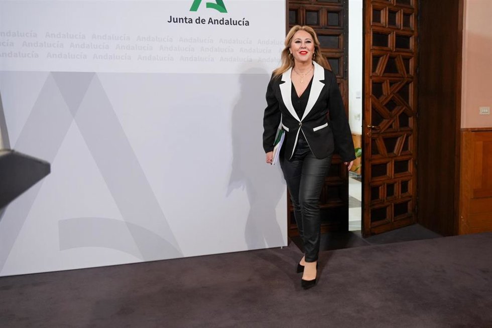 La consejera de Economía, Hacienda y Fondos Europeos y portavoz del Gobierno, Carolina España, a su llegada a la rueda de prensa posterior al Consejo de Gobierno. A 16 de abril de 2025, en Sevilla (Andalucía, España). El Consejo de Gobierno de la Junta 