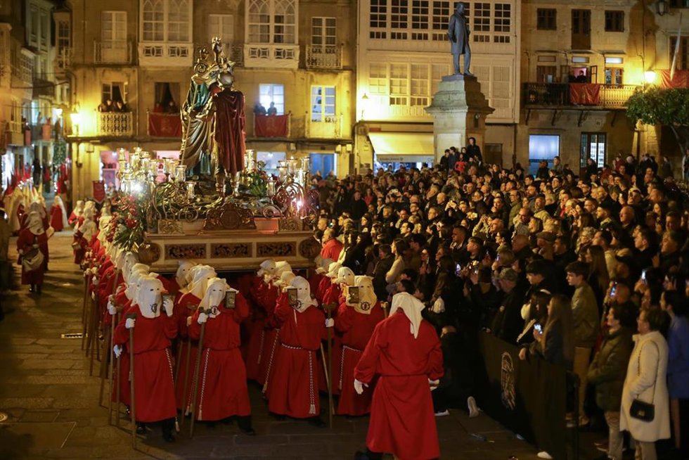 Archivo - El paso de El Prendimiento durante la procesión de El Prendimiento, en el Jueves Santo de Viveiro, a 6 de abril de 2023, en Viveiro, Lugo, Galicia (España). La Hermandad del Prendimiento es una de las ocho cofradías que existen en la Semana 