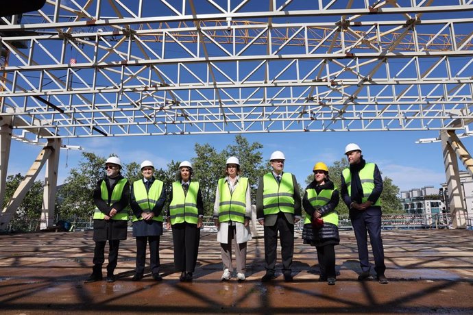 Luis María Uriarte, Gorka Martínez, Ibone Bengoetxea, Elixabete Etxanobe, Juan Mari Aburto, Taba Rasti y Miguel Zugaza visitan las obras de ampliación del Museo de Bellas Artes de Bilbao