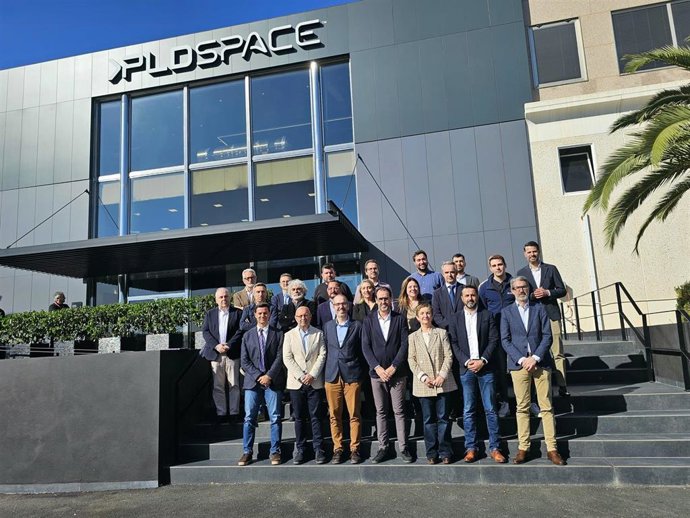 La consellera de Innovación, Industria, Comercio y Turismo, Marián Cano, durante su visita a PLD Space
