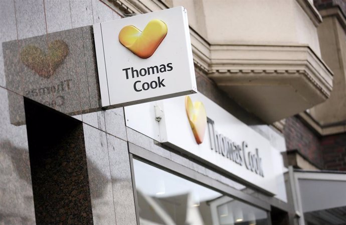 Archivo - FILED - 24 September 2019, Duesseldorf: A sign of insolvent German tour operator Thomas Cook in Duesseldorf. 