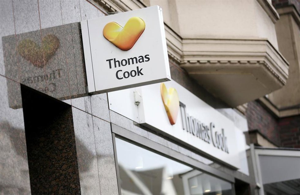 Archivo - FILED - 24 September 2019, Duesseldorf: A sign of insolvent German tour operator Thomas Cook in Duesseldorf. 