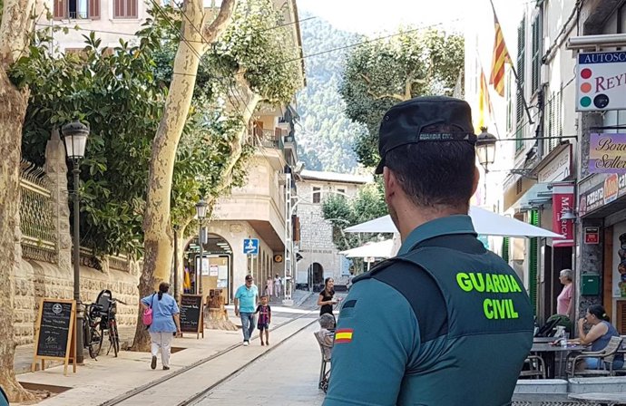 Agente de la Guardia Civil en Sóller