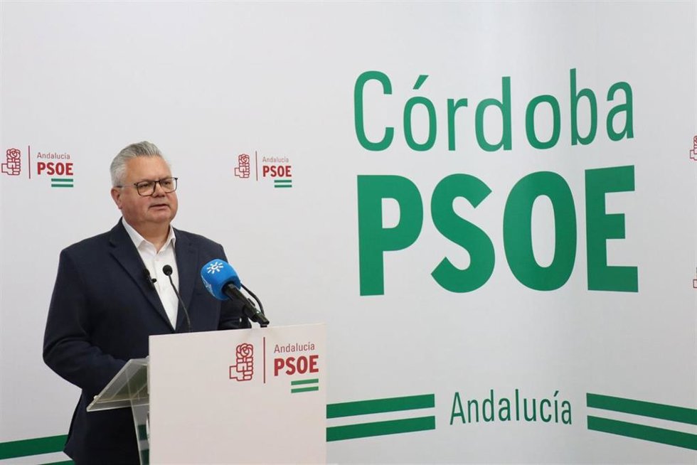 El portavoz del PSOE en la Diputación de Córdoba, Esteban Morales, en la sede provincial de su partido.