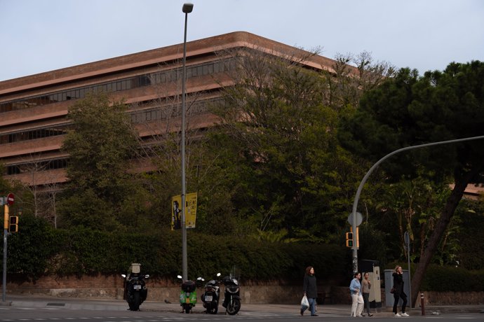 Archivo - Arxivo - Façana de la Conselleria d'Educació, en una imatge d'arxiu