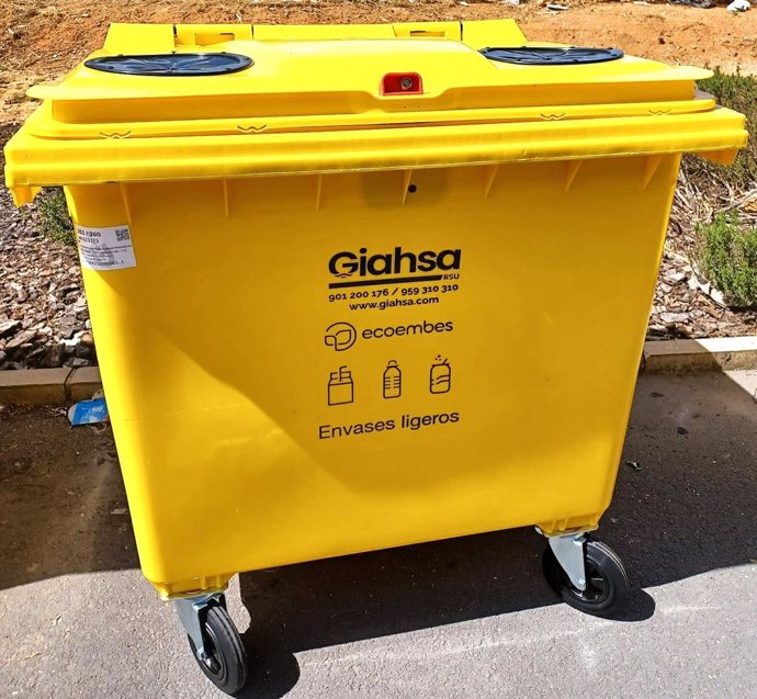 Contenedor de recogida selectiva de envases ligeros (EELL) en el sector comercial de Giahsa.