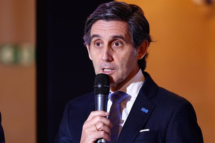 Archivo - Jose Maria Alvarez-Pallete, President of Telefonica, attends during the presentation of the Movistar Team 2025 at the Edificio Telefonica on December 18, 2024, Madrid, Spain.