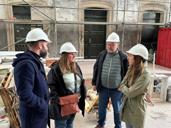 Visita de la vicealcaldesa gijonesa y concejala de Economía, Empleo, Turismo e Innovación, Ángela Pumariega, al futuro albergue de peregrinos en el edificio de Vicasa.