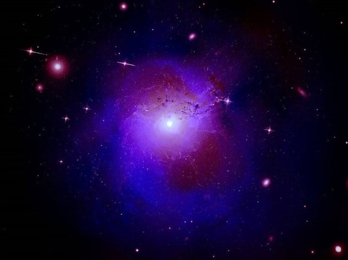 Archivo - Arquivo - Três observatórios de raios X se aproximam da matéria escura