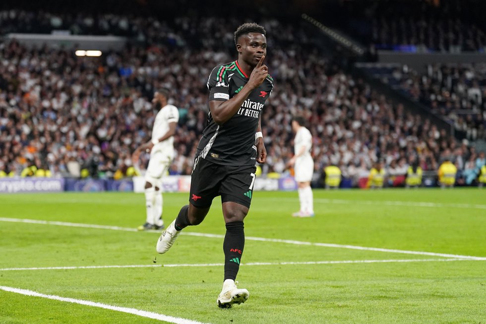 Bukayo Saka celebra el 0-1 del Arsenal ante el Real Madrid en la Liga de Campeones 24-25