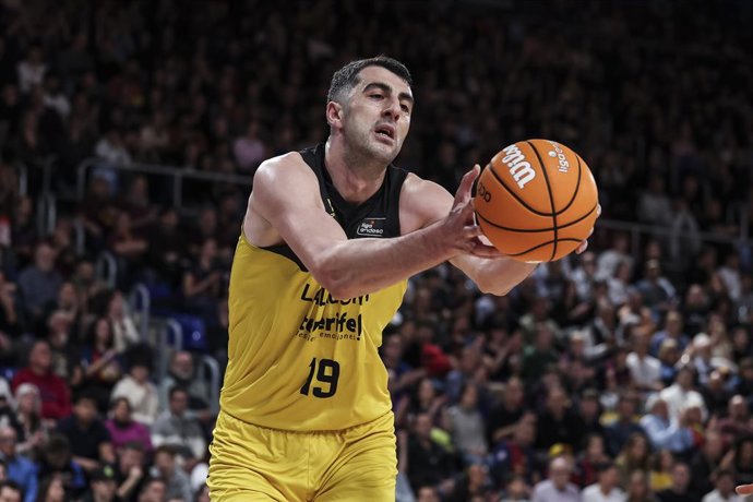 Archivo - Giorgi Shermadini do La Laguna Tenerife em ação durante a partida da Liga Endesa ACB, disputada entre FC Barcelona e La Laguna Tenerife no Palau Blaugrana em 09 de março de 2025 em Barcelona, Espanha.