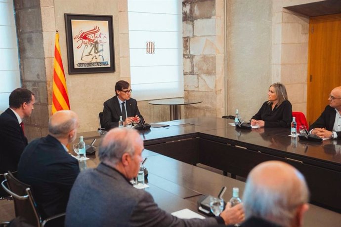 El president de la Generalitat, Salvador Illa, en una reunió amb el sector agroalimentari sobre els aranzels