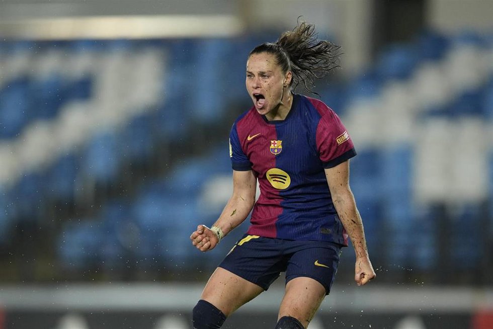Archivo - Ewa Pajor celebra un gol con el Bara.