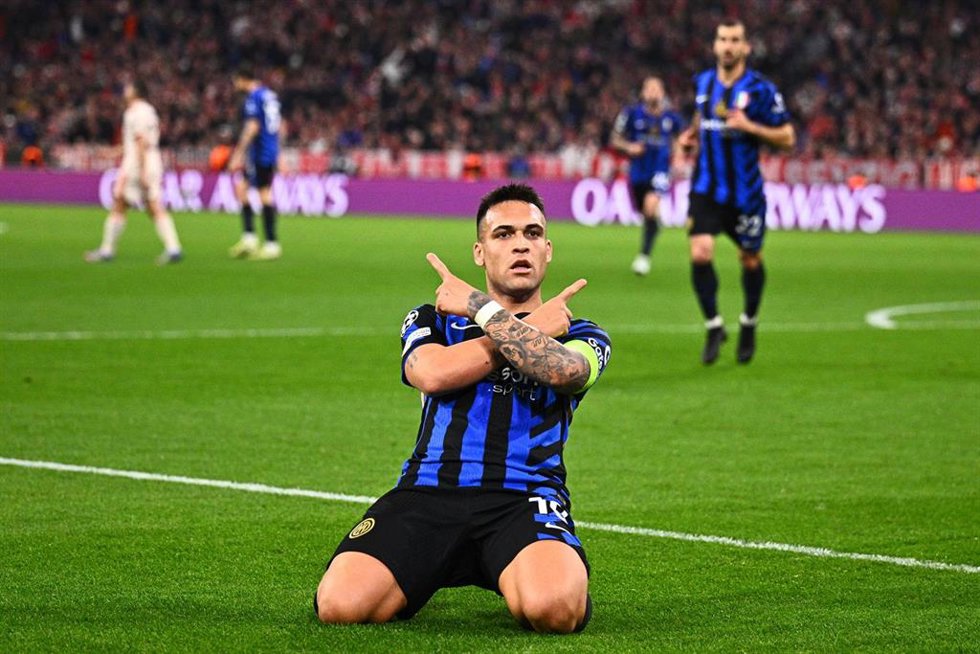Inter Milan's Lautaro Martinez celebrates scoring his side's first goal during the UEFA Champions League quarter final first leg soccer match between Bayern Munich and Inter Milan at Allianz Arena