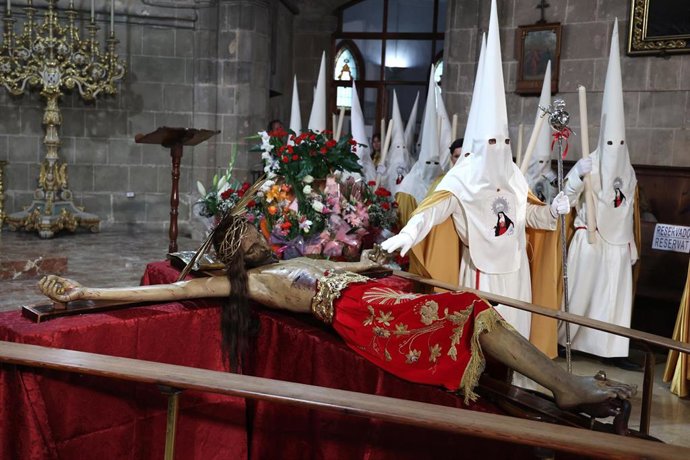 Archivo - El Cristo de la Sangre durante la misa del Jueves Santo en la Iglesia de la Sangre.