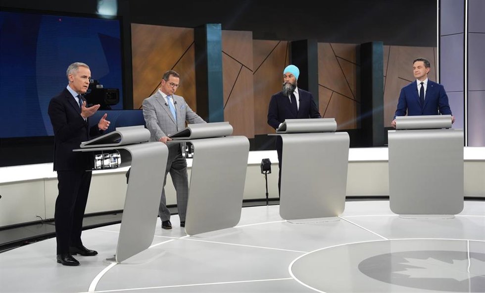 Los candidatos a las elecciones en Canadá: Pierre Poilievre, Jagmeet Singh, Franois Blanchet y Mark Carney durante un debate 