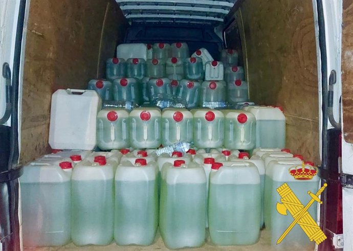 Material para el suministro de embarcaciones para actividades ilícitas intervenido por la Guardia Civil.