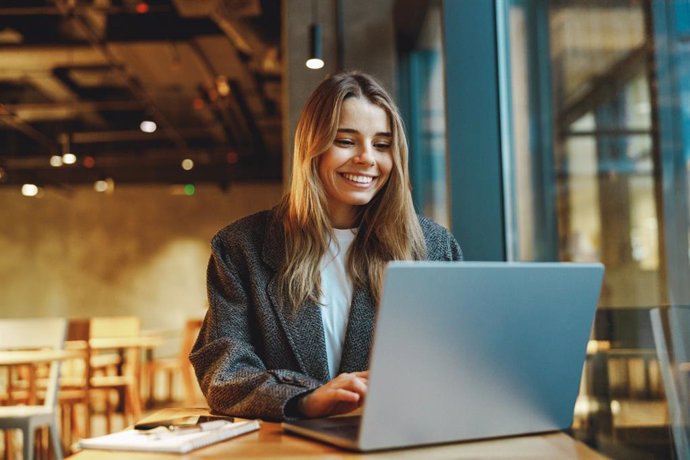 Foto de recurso de una mujer emprendedora.