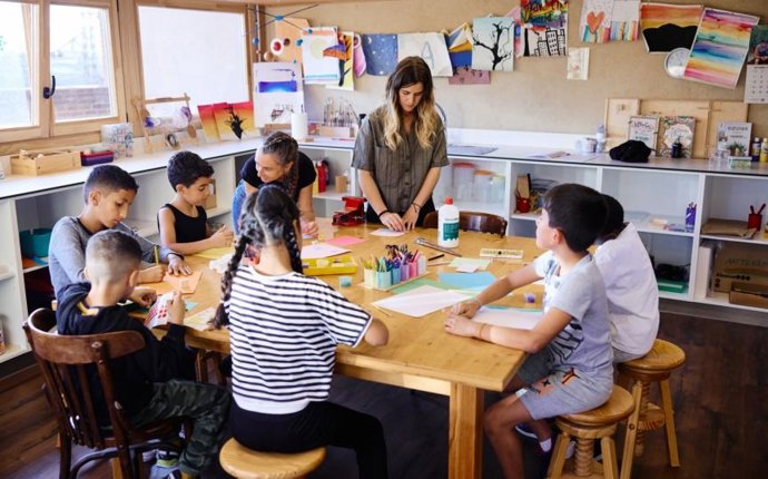 Un grupo de menores participa en una actividad de ocio de Caixa Proinfancia.