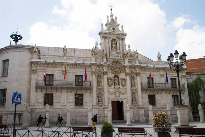 Archivo - Edificio histórico de la Universidad de Valladolid, sede de la Facultad de Derecho.