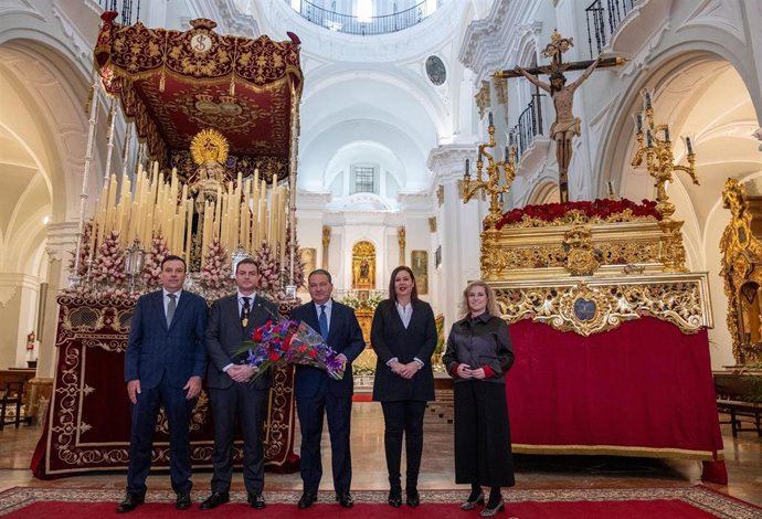 Ofrenda floral de la Diputación de Huelva a la Hermandad de Los Judíos.