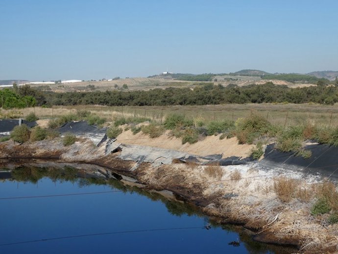 Balsa de lixiviados en Pradejón