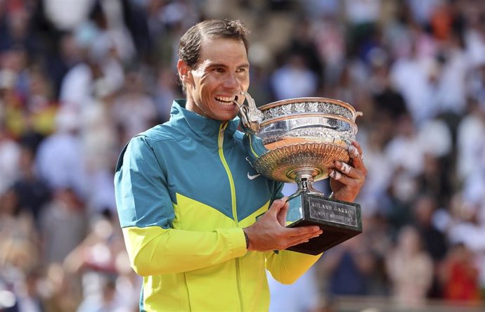Archivo - Winner Rafael Nadal of Spain during the trophy ceremony of the men's final during day 15 of Roland-Garros 2022, French Open 2022, second Grand Slam tennis tournament of the season on June 5, 2022 at Roland-Garros stadium in Paris, France - Photo