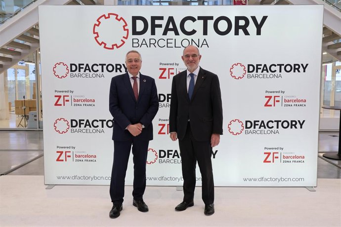 (I-D) El delegado especial del Estado en el CZFB, Pere Navarro, y el conseller de Unión Europea y Acción Exterior de la Generalitat, Jaume Duch.  