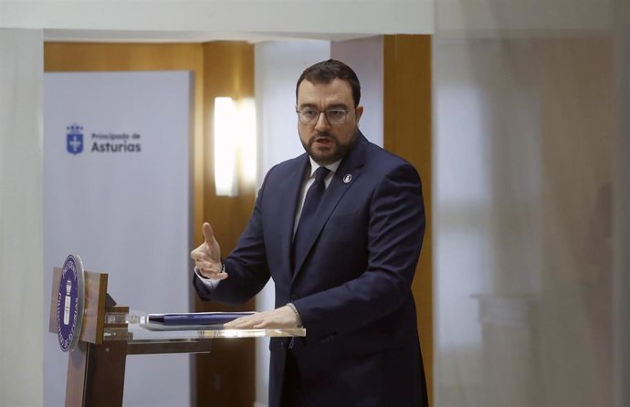 Archivo - El presidente del Principado de Asturias, Adrián Barbón