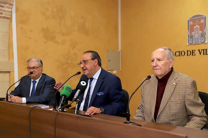 Presentación del primer tomo de la obra sobre la Semana Santa de Jerez de Cristóbal Romero.