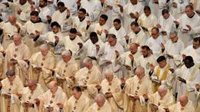 El Papa, ausente en la misa de Jueves Santo, invita a los sacerdotes a buscar la "cercanía cotidiana" con la gente