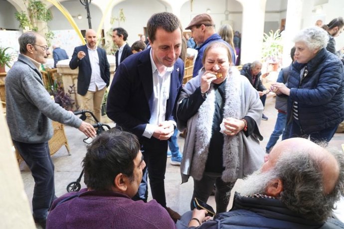 El presidente del Consell de Mallorca, Llorenç Galmés, en su visita a Casa de Familia este jueves.