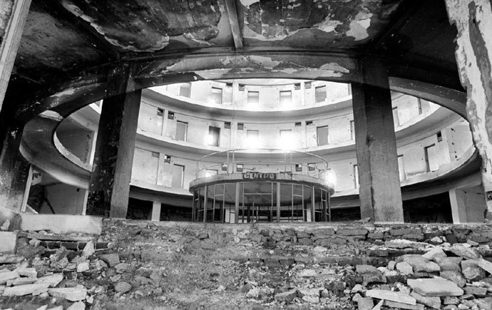 Cartel de la exposición en Badajoz sobre la transformación del Meiac de prisión a museo