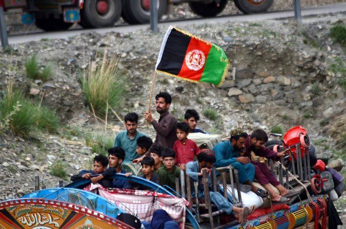 Refugiados afganos deportados desde Pakistán.