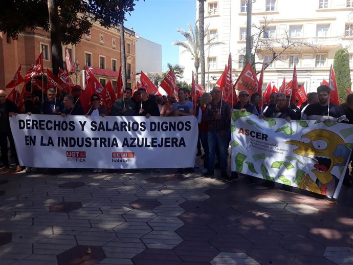 Concentración de delegados sindicales de UGT y CCOO